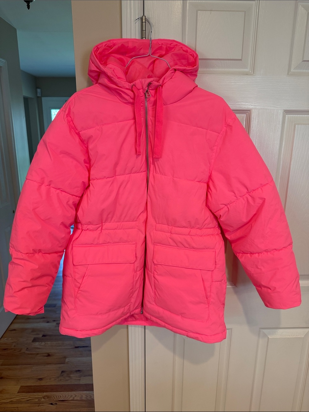 NWT Universal Thread Women’s Neon Pink Hooded Puffer Jacket - Large